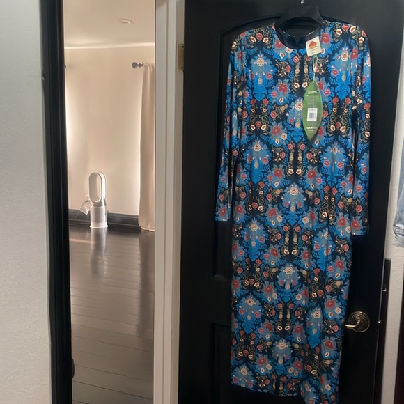Farm Rio ‼️‼️ Blue Arabesque Floral Jersey
Midi Dress - Picture 7 of 7